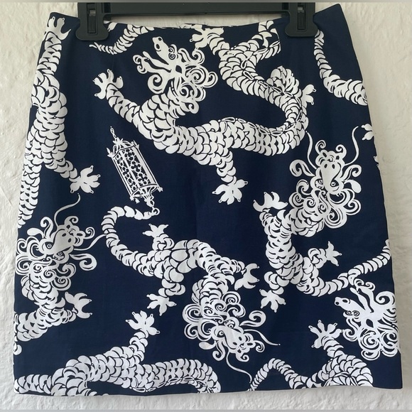 Lily Pulitzer fully lined, cotton navy blue dragon print, skirt, back zip;size 4 - Picture 1 of 8